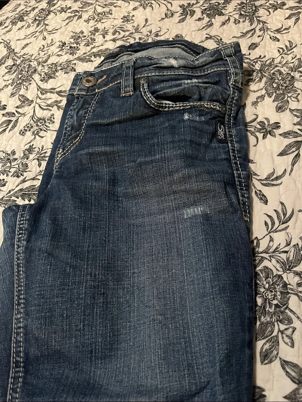 Silver Jeans Medium to Dark Blue Cropped Ankle Jeans